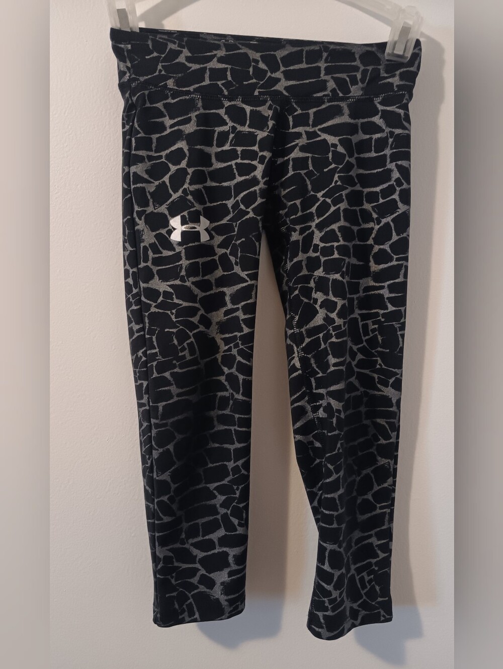 4 For 20$ Under Armour Kids Black & Gray Patterned Active Leggings